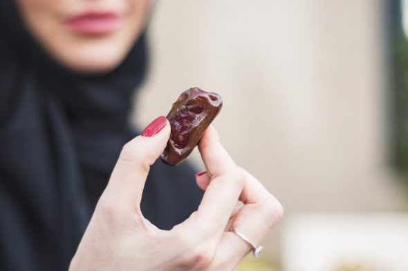 How to Eat Dates